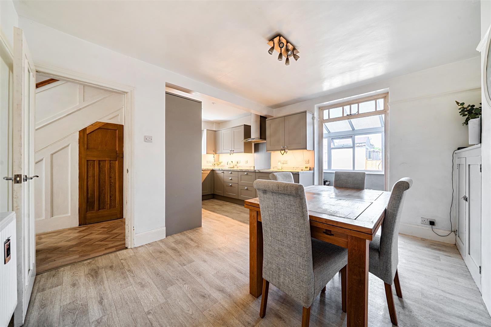 Chalfont, Bath Road, 